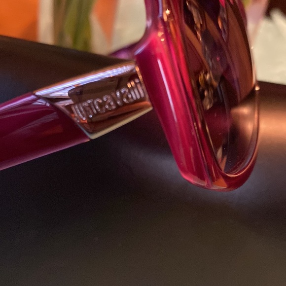 Just Cavalli Gorgeous Shiny DarkRed LogoFramesGraduatedDarkRedLenses Sunglasses - Picture 8 of 15